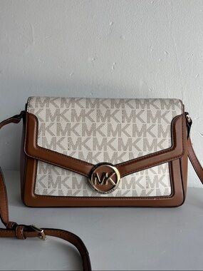 Michael Kors Medium Jessie Shoulder Bag in Vanilla